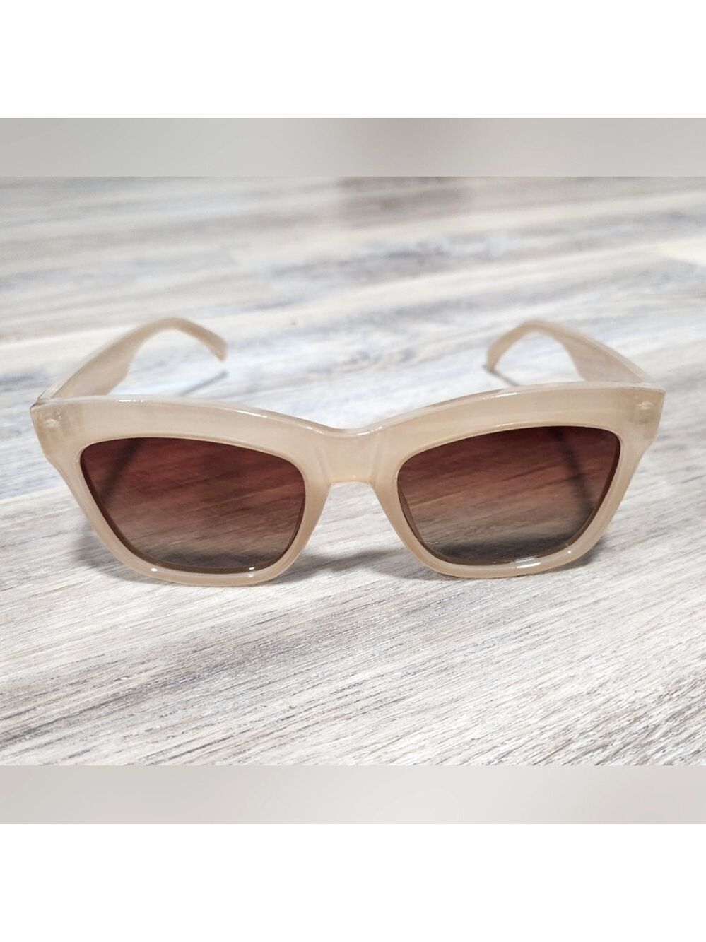 Sojos Badra Sunglasses in Clear Brown - New In Box